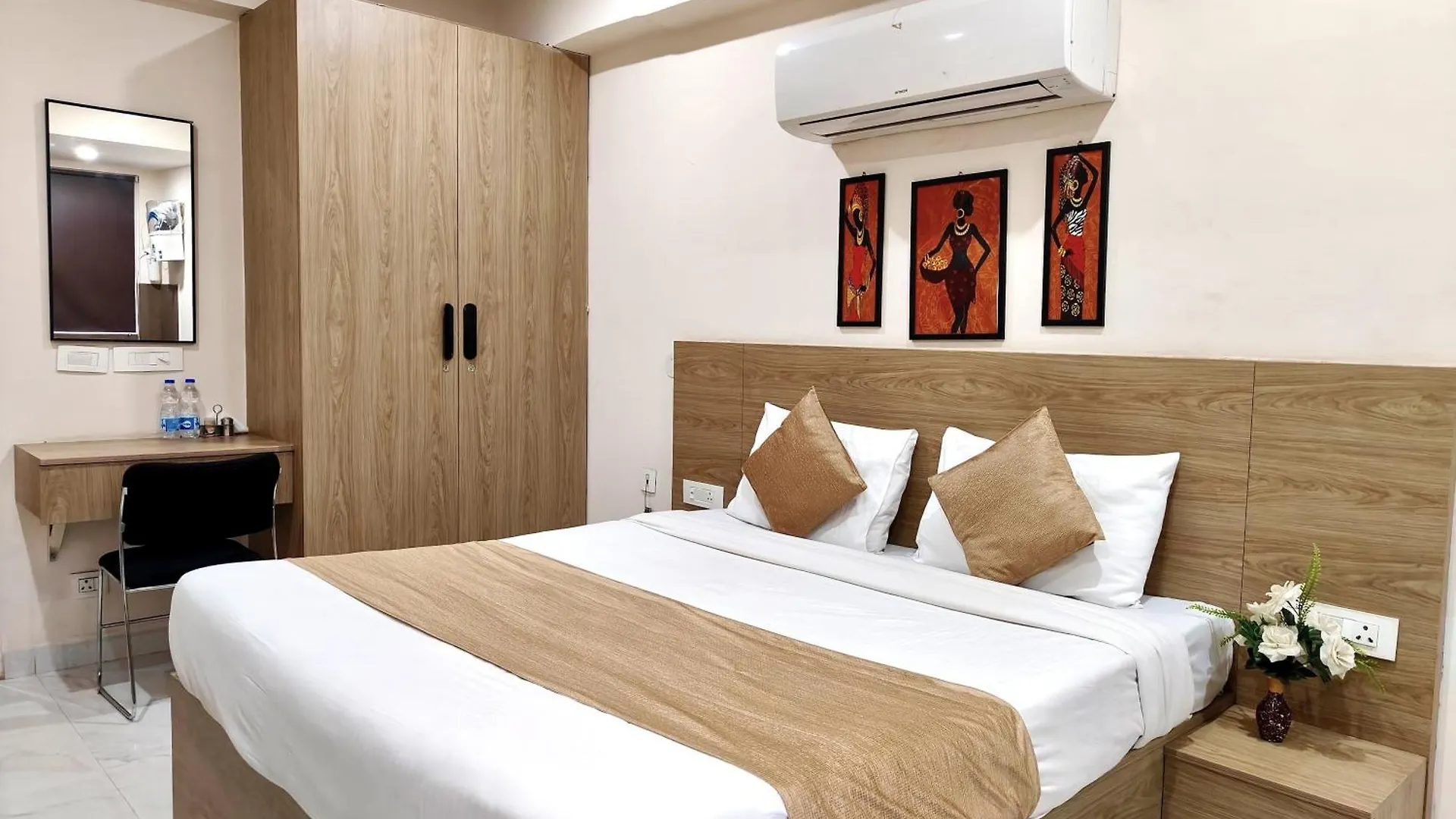 גורגאון Hotel Cozy Residency 3*,